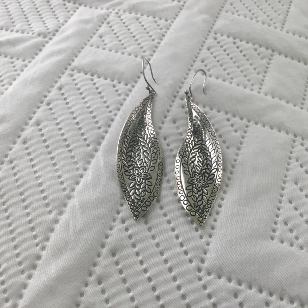 SILPADA TH 😍 Sterling Silver 925 Embossed Floral Print Leaf Dangle Earrings - Picture 2 of 5